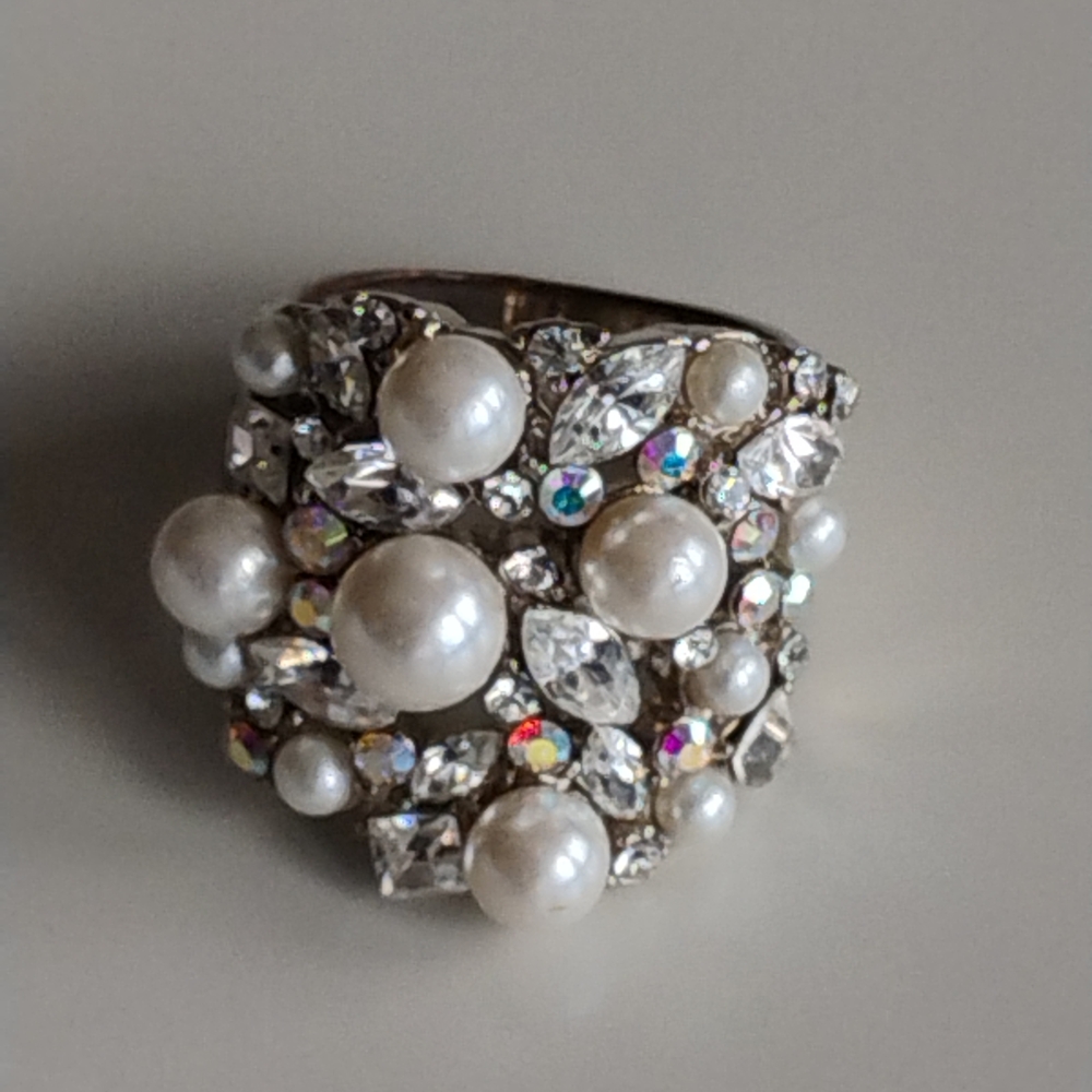 Silver Tone Faux Pearl and Crystal Women's Ring Size 6